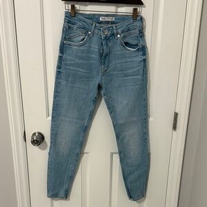 Zara Women’s  Sky Blue Skinny Jeans 
Sz 30